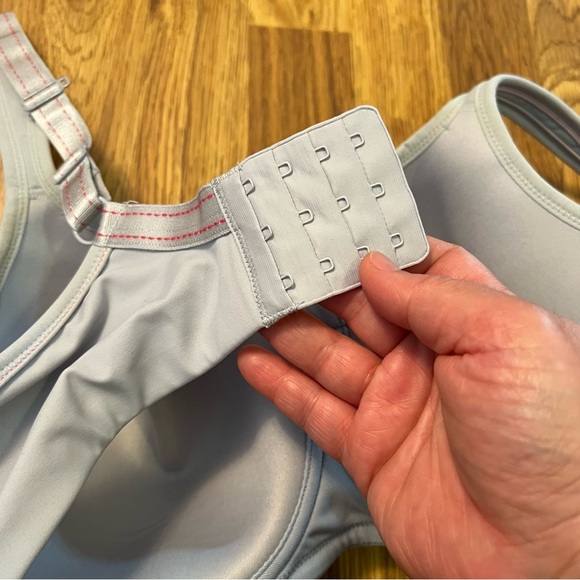 Chantelle Light Gray High Impact bra. - Picture 7 of 13
